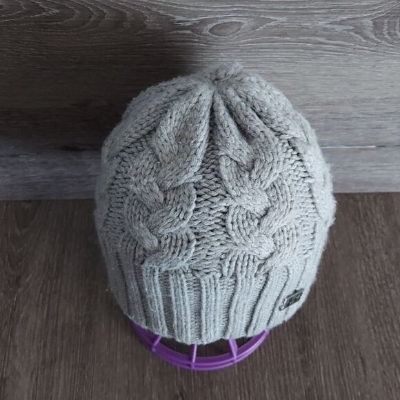 Under Armour Cable Knit Women's Beanie Hat Cap Fleece Lined Gray Winter - Picture 2 of 5